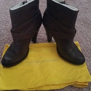 Cynthia Vincent EUC Booties